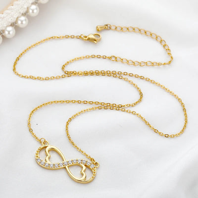 Infinity-Halskette mit Herzen und Kristallen – Unendliche Liebe