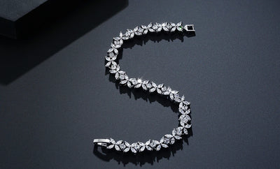 Strahlende Eleganz – Armband mit funkelnden Zirkonia-Steinen