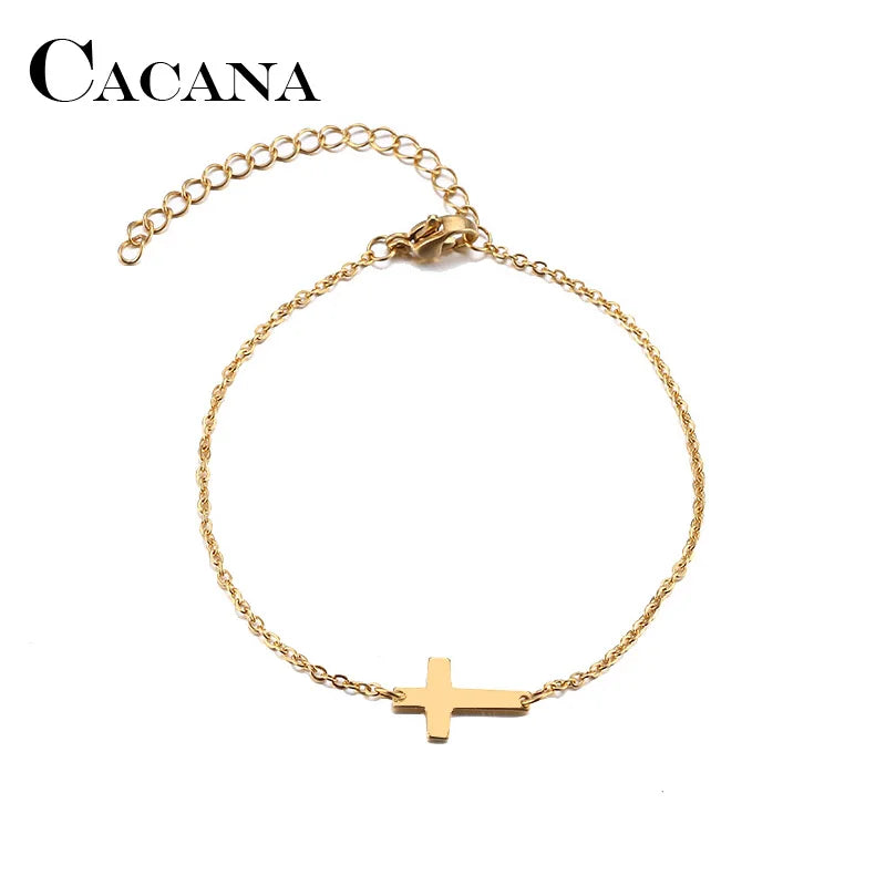 Zartes goldfarbenes Armband mit Kreuzanhänger