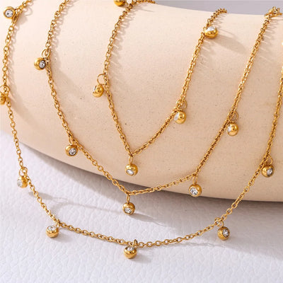 Vergoldete Fußkette mit funkelnden Zirkonia-Anhängern