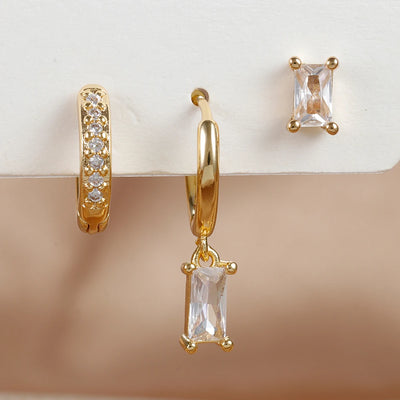 Goldene Eleganz – Ohrring-Set mit funkelndem Anhänger