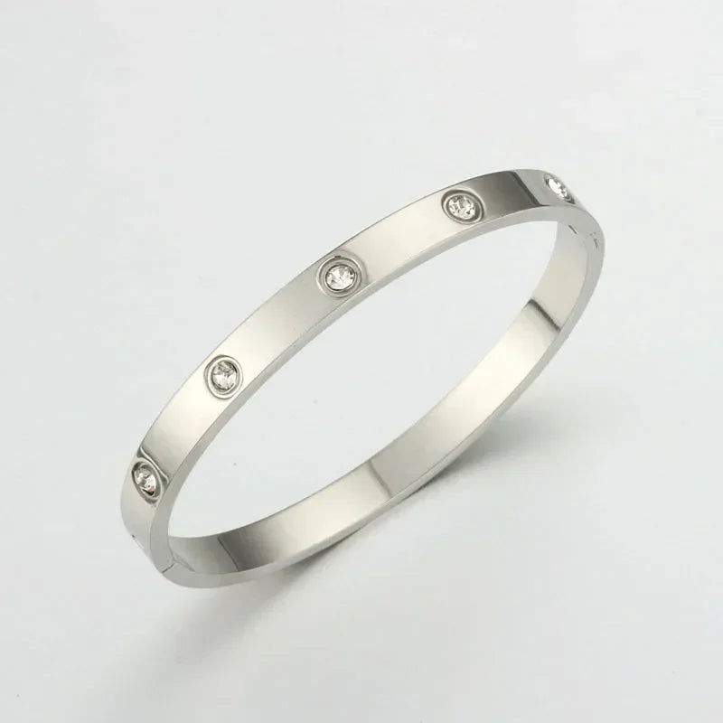 Luxuriöse Armreif-Kollektion mit Zirkonia