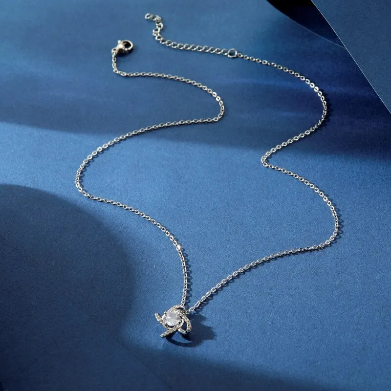 Celestial Bloom – Sternförmiger Anhänger mit Zirkonia