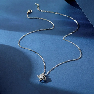 Celestial Bloom – Sternförmiger Anhänger mit Zirkonia