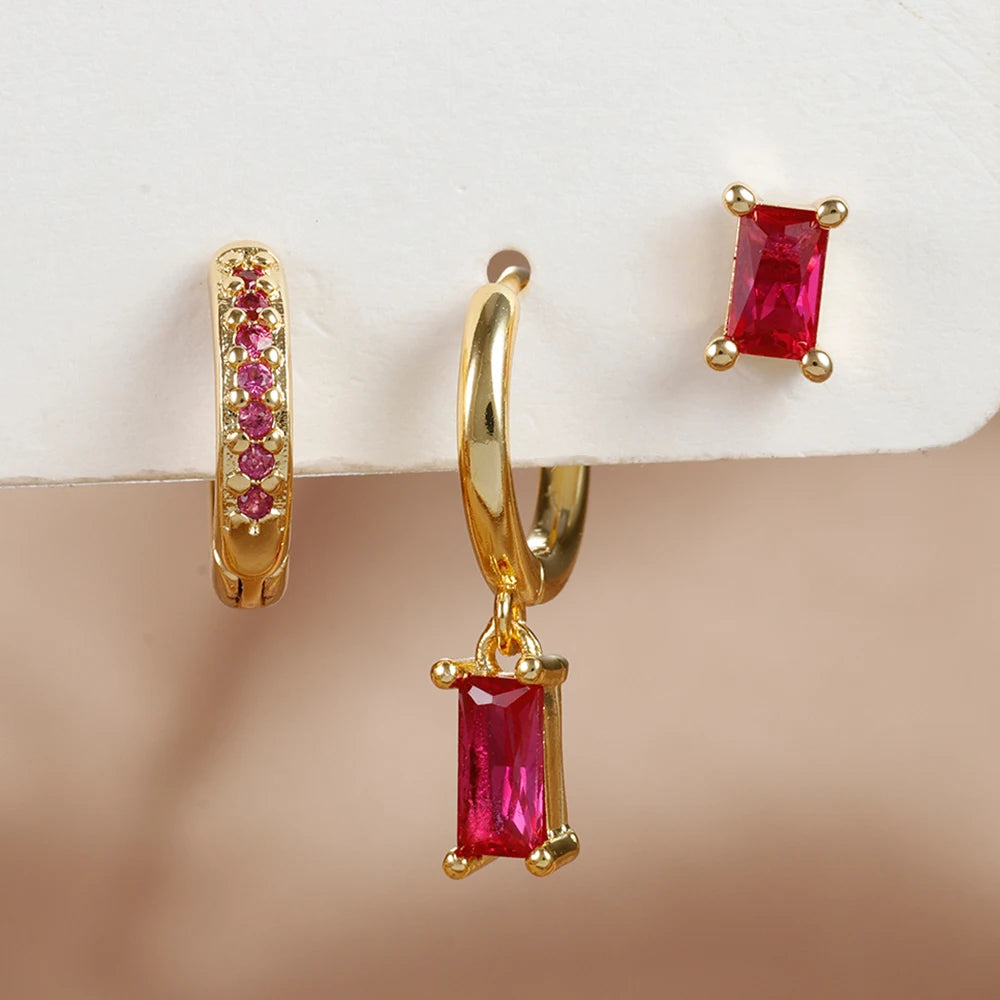 Goldene Eleganz – Ohrring-Set mit funkelndem Anhänger