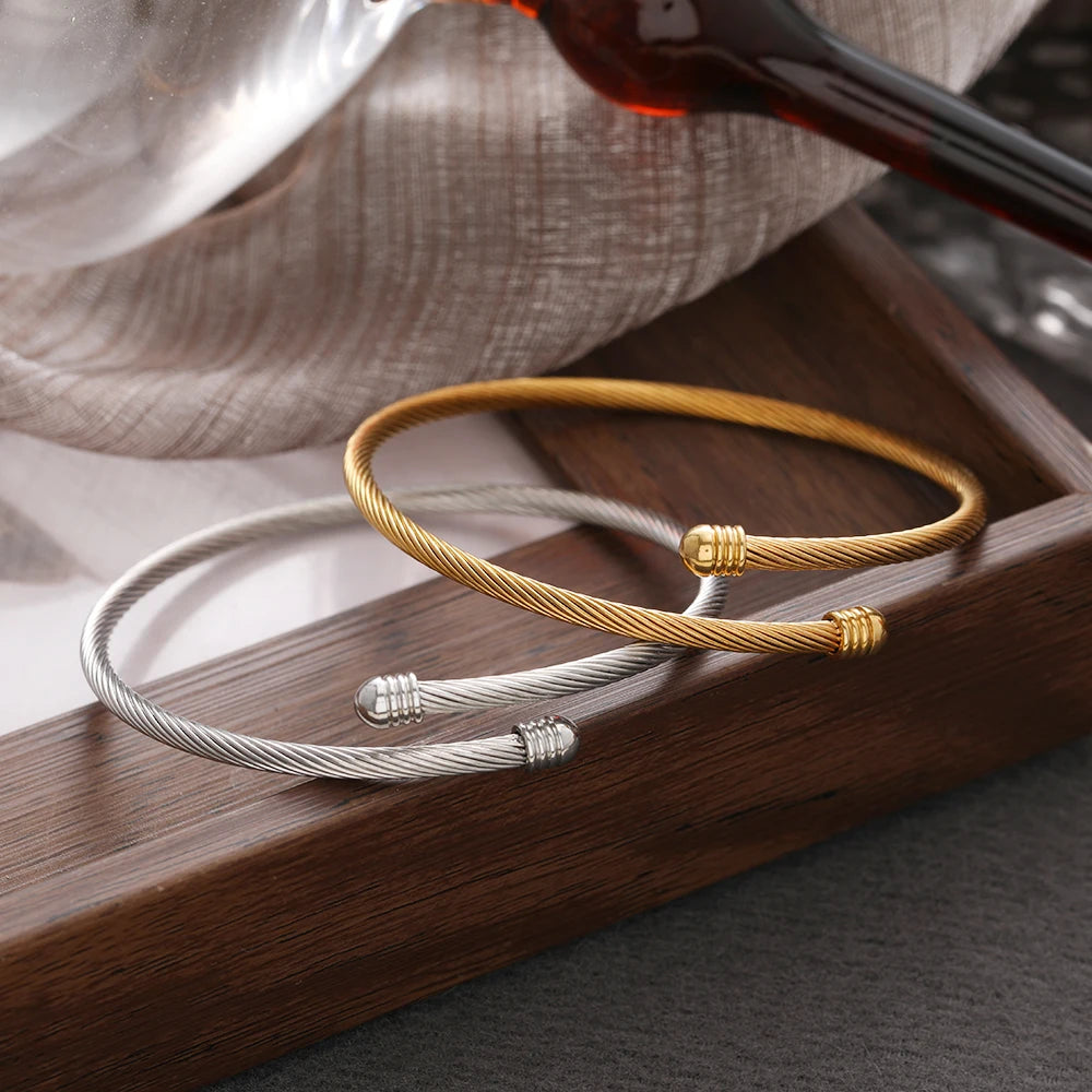 Offener Edelstahl-Armreif im Vintage-Design