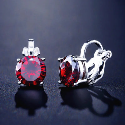 Klassische Eleganz – Goldene Zirkonia-Ohrringe