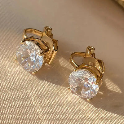 Klassische Eleganz – Goldene Zirkonia-Ohrringe