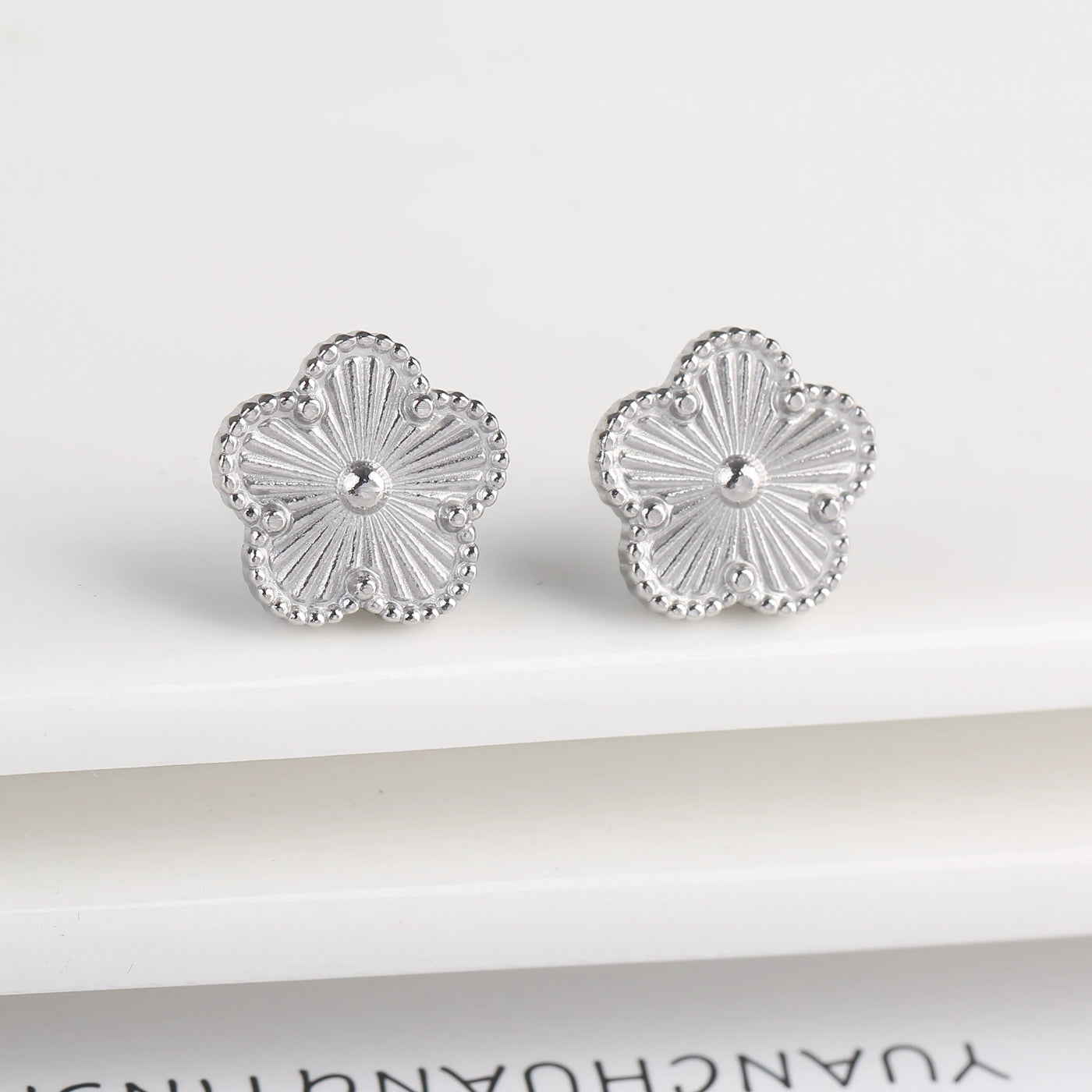 Mystische Blüten Ohrringe – Schwarzglanz-Edition