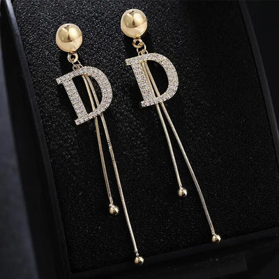 Glamouröse "D"-Statement Ohrringe