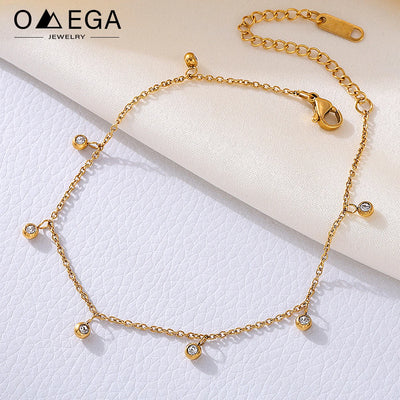 Vergoldete Fußkette mit funkelnden Zirkonia-Anhängern