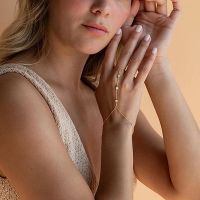 Elegantes Handkettchen mit Strassakzenten