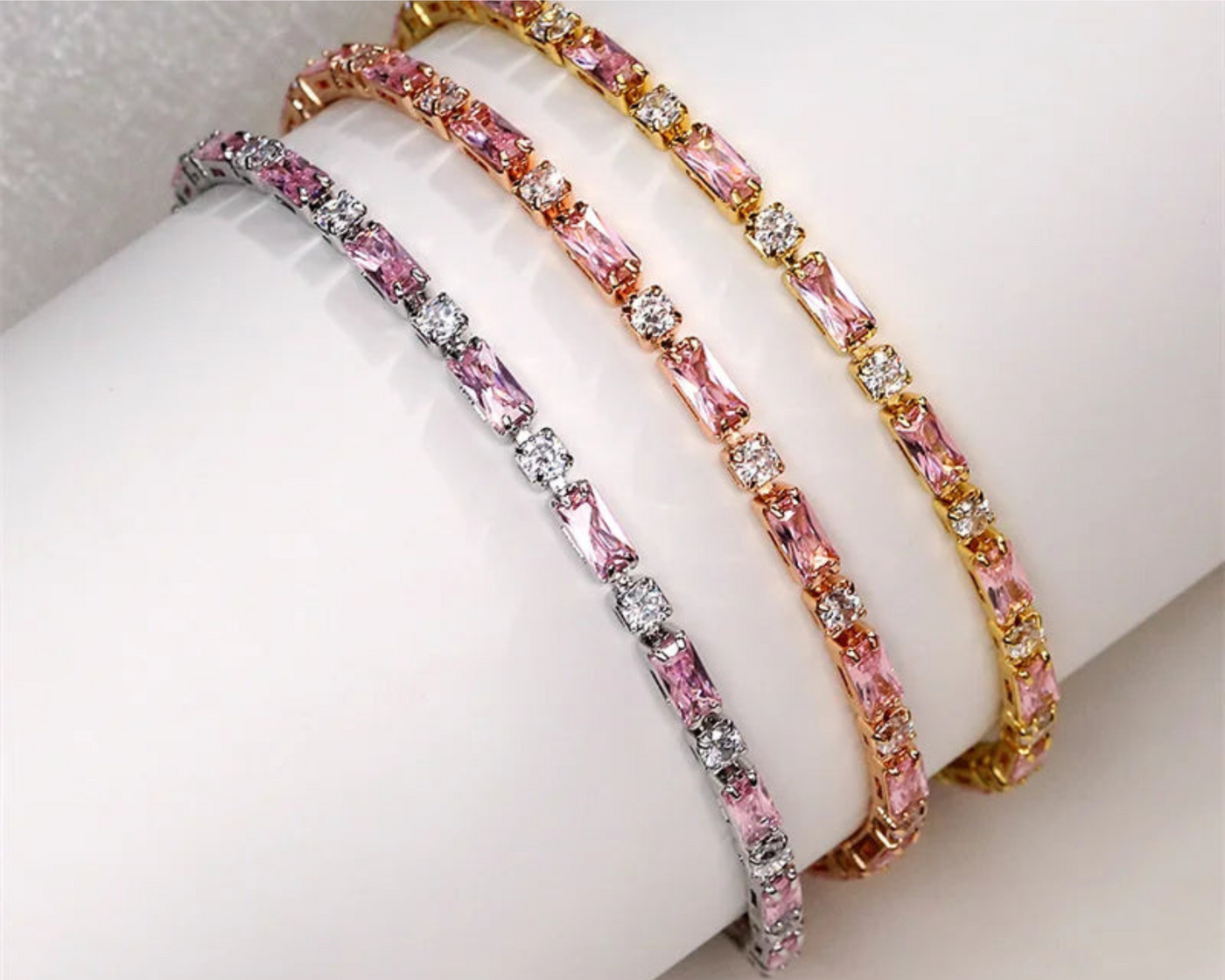 Tennisarmband mit funkelnden Zirkonia-Steinen