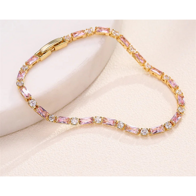 Tennisarmband mit funkelnden Zirkonia-Steinen